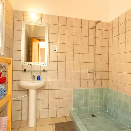 In With Sea Views And Private Pool Vila